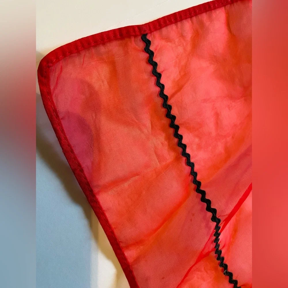 Vintage Red Black and Floral Print Waist Tie Apron With Pocket